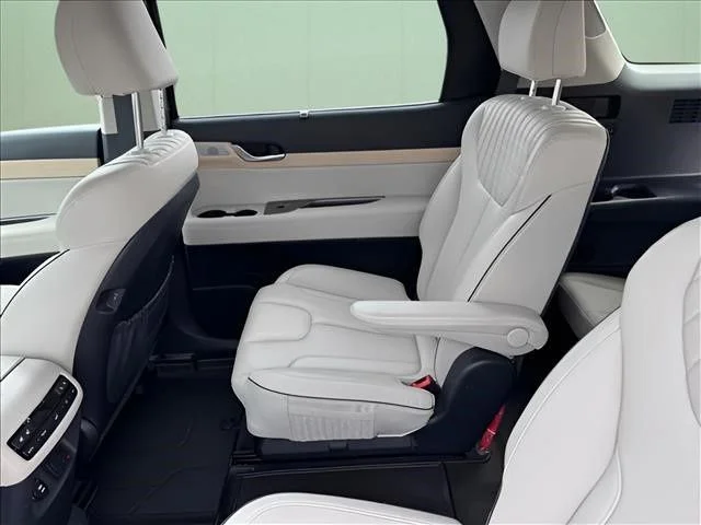Used 2023 Black Hyundai Limited image 10
