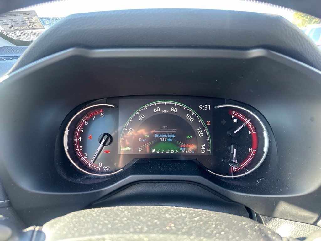 Used 2023  Toyota XLE image 24