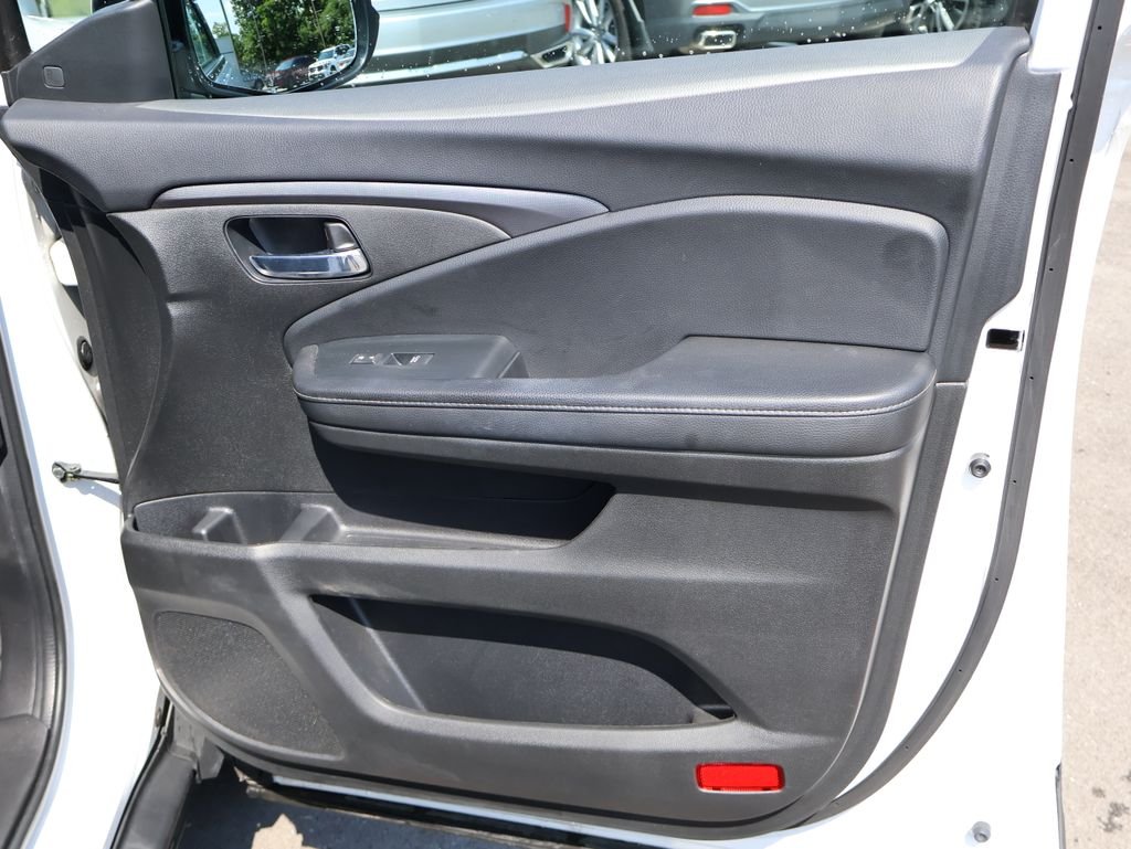 Used 2023  Honda RTL image 11