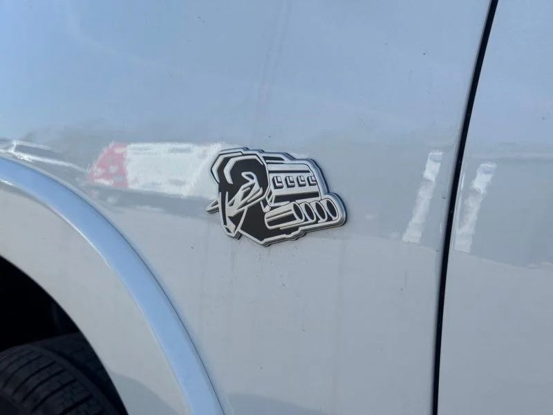 New 2026 Ivory White Tri-Coat Pearl-Coat Exterior Paint RAM Laramie image 42
