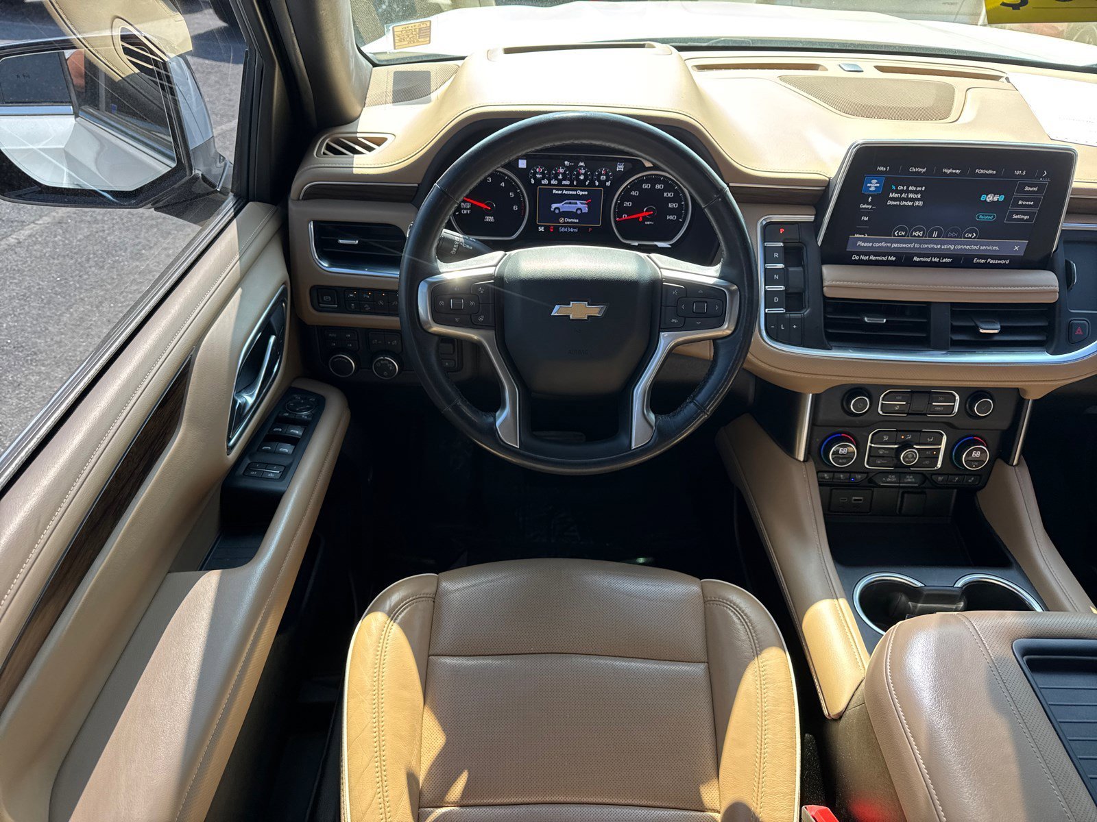Used 2021 Iridescent Pearl Tricoat Chevrolet Premier image 25