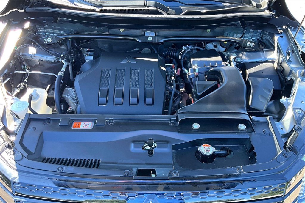 Used 2025 Gray Mitsubishi  image 13