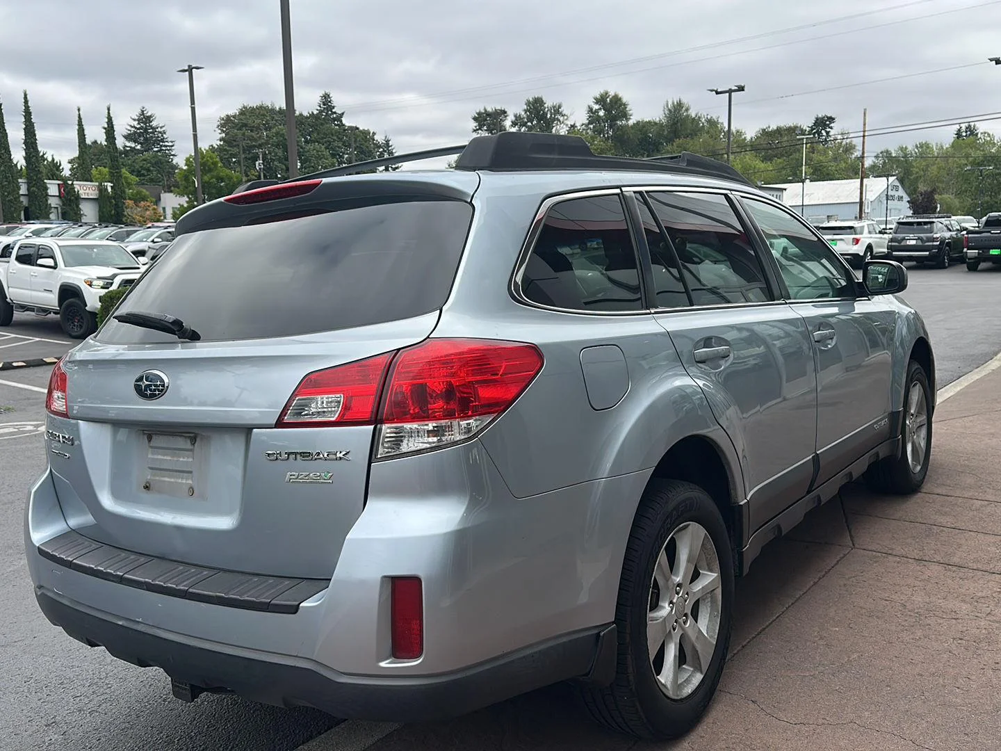Used 2013 Ice Silver Metallic Subaru 2.5i Premium image 3