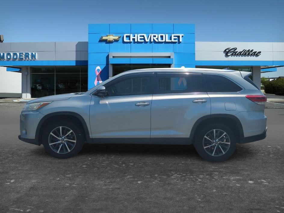 Used 2019 CELESTIAL SILVER METALLIC Toyota SE image 2