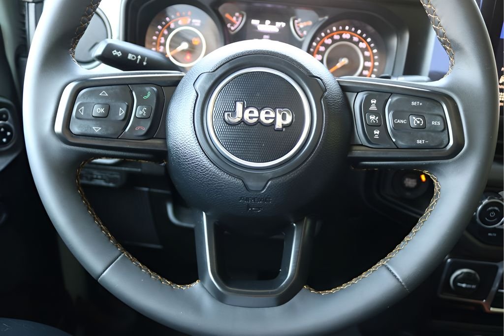 Used 2024  Jeep Sport S image 22