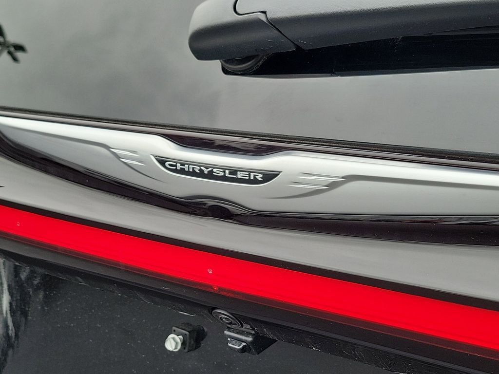 New 2026 Diamond Black Crystal Pearl-Coat Exterior Paint Chrysler Pinnacle image 6