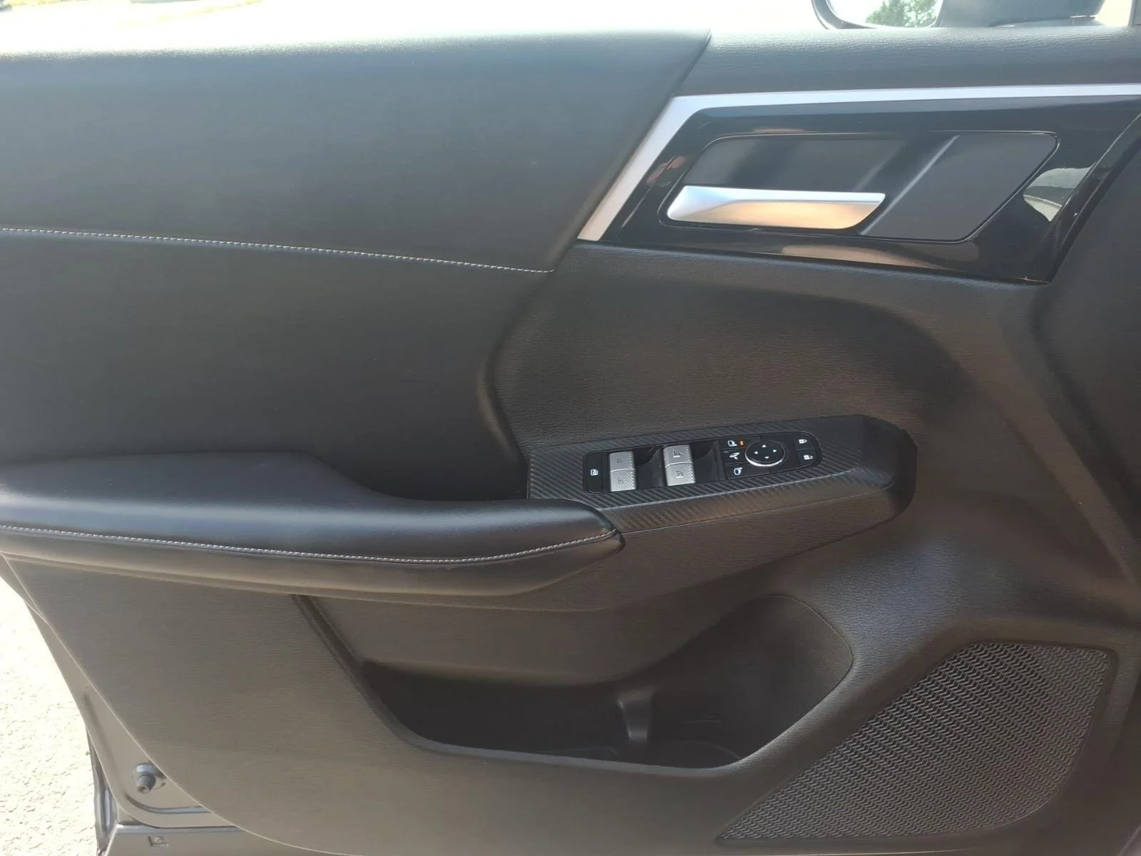 Used 2024 Graphite Gray Mitsubishi SE image 24