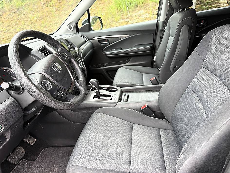 Used 2019 Lunar Silver Metallic Honda Sport image 11