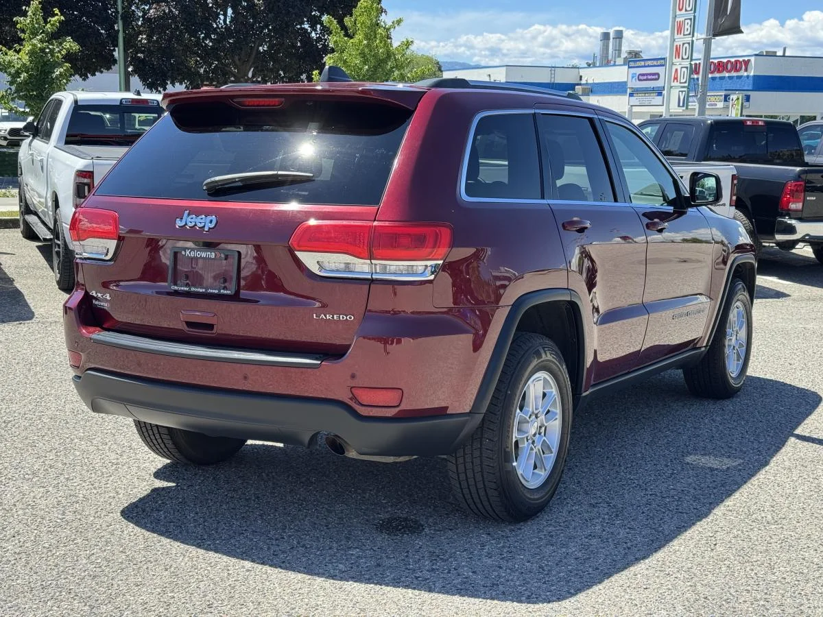Used 2018 Red Jeep Laredo 4wd image 6