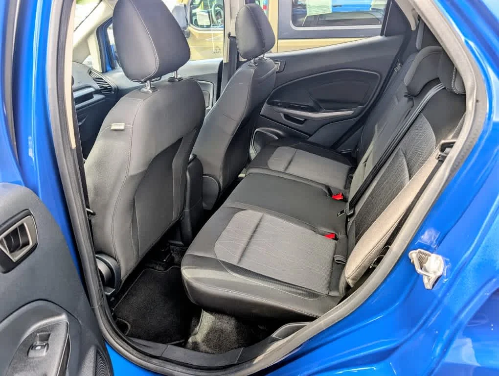 Used 2022 Lightning Blue Ford SE image 7