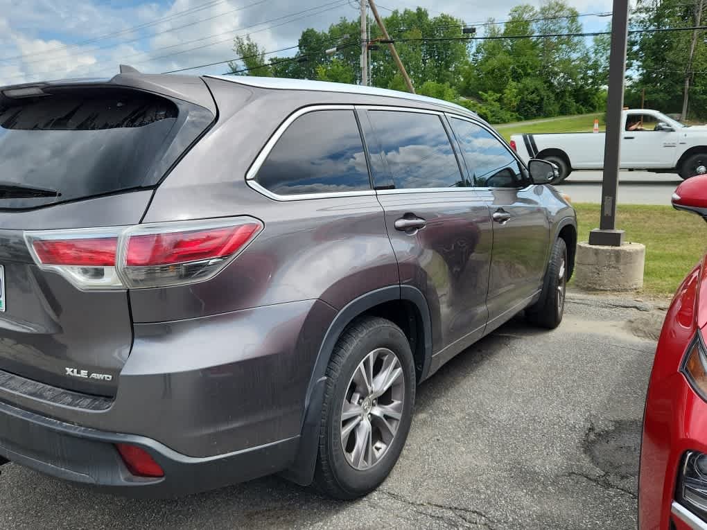 Used 2015 Predawn Gray Mica Toyota XLE image 4