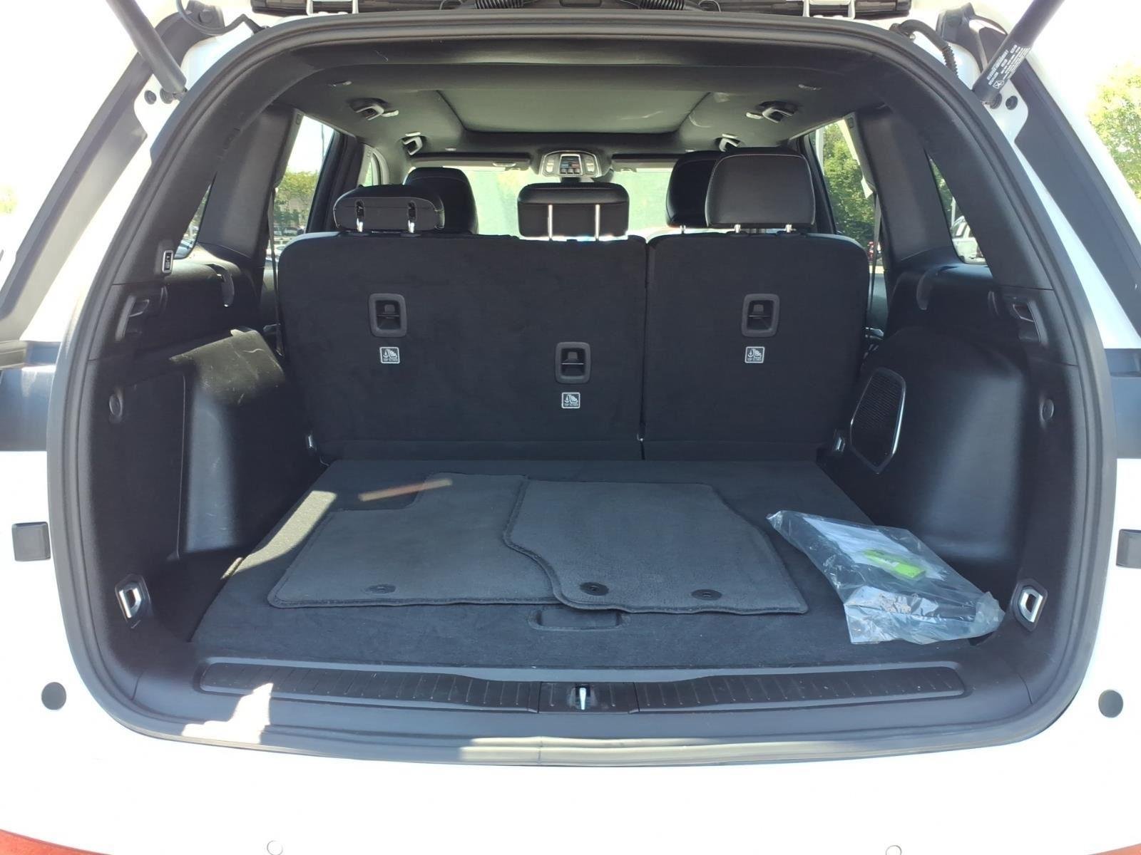 Certified Used 2024 Bright White Clearcoat Jeep LIMI image 32