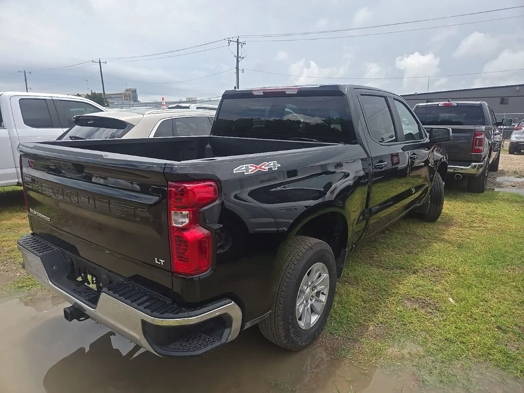 Used 2026 Black Chevrolet LT image 3