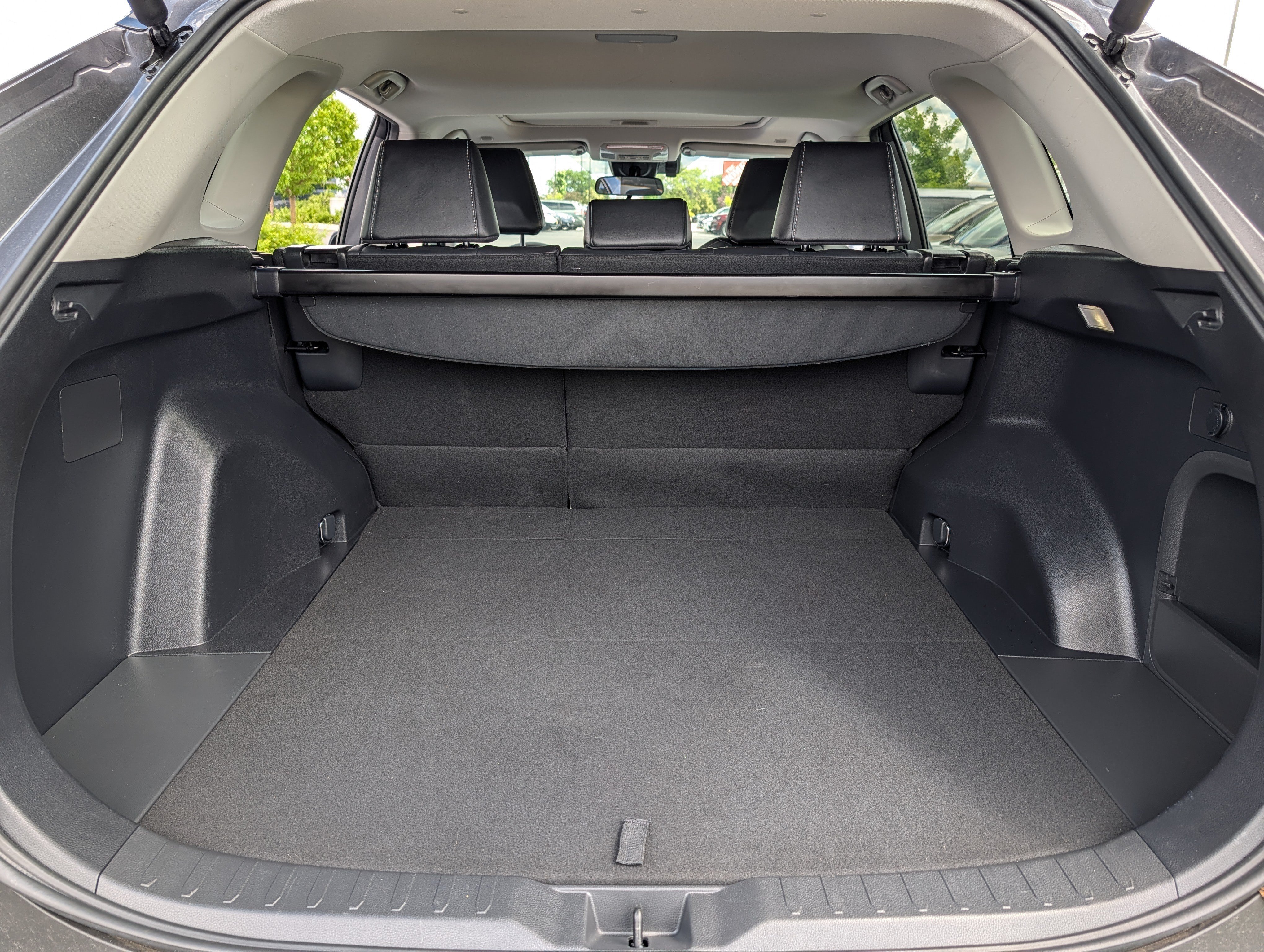 Used 2024 Magnetic Gray Metallic Toyota Hybrid XLE Premium image 18