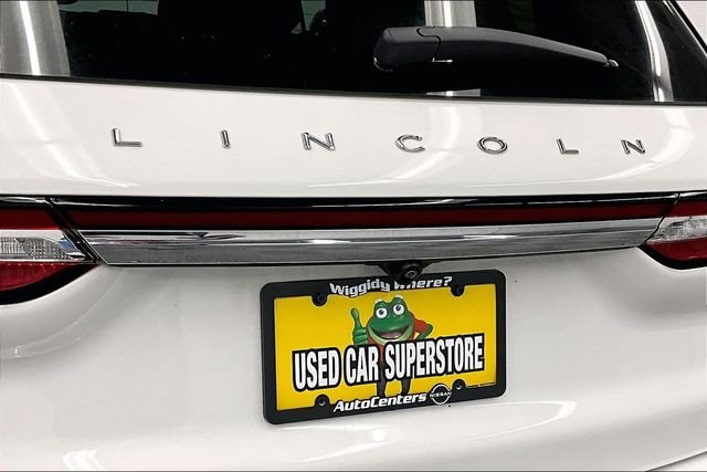 Used 2022 Pristine White Metallic Tri-Coat Lincoln Reserve image 9