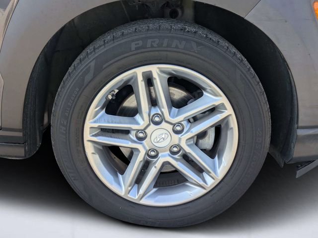 Used 2021 Gray Hyundai SE image 11