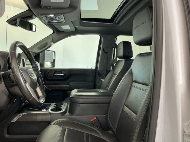 Used 2022 White GMC Denali image 9