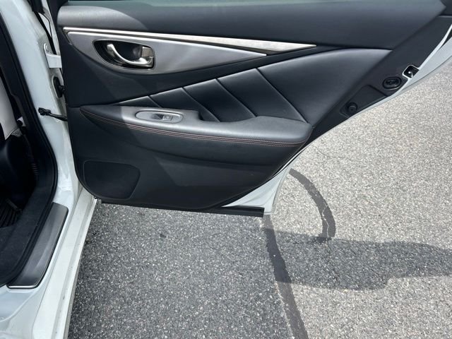Used 2019 White INFINITI Red Sport 400 image 13