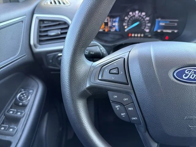 Used 2022 Black Ford SE image 29