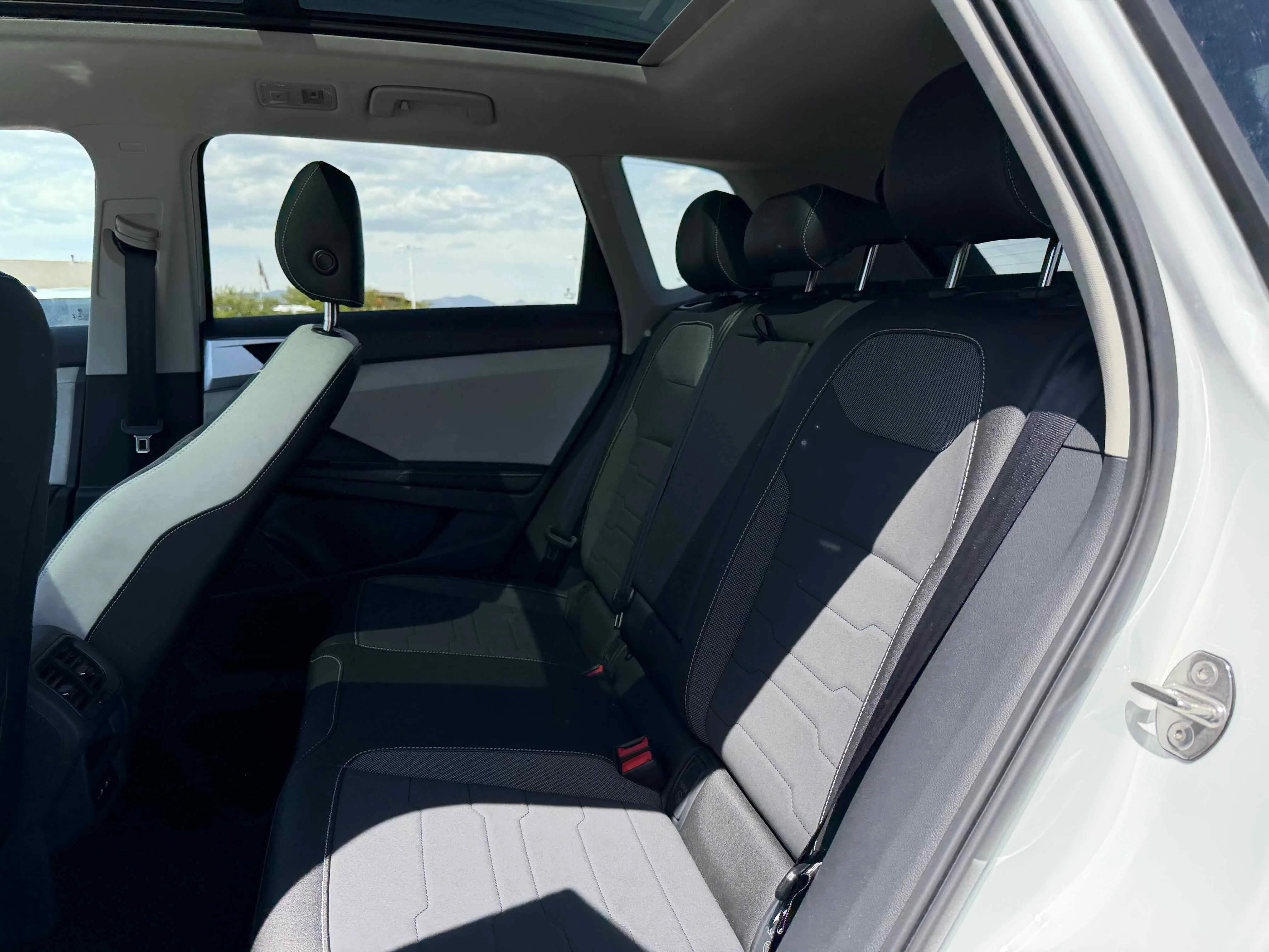 New 2026 Pure White Volkswagen SE image 25