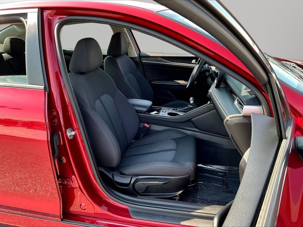 Used 2023 Red Kia LXS image 29