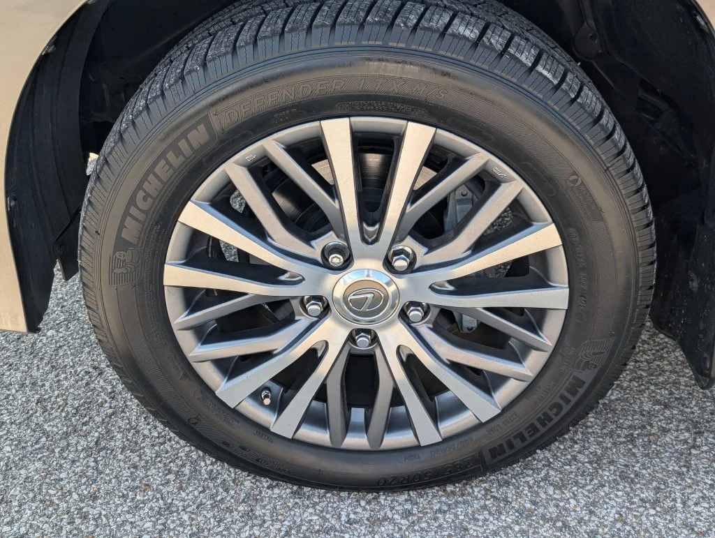 Used 2018 Silver Lexus 570 image 11