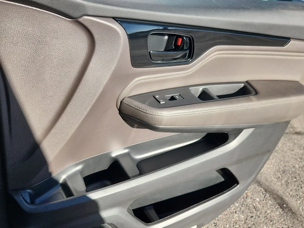 Used 2023 Silver Honda Touring image 15