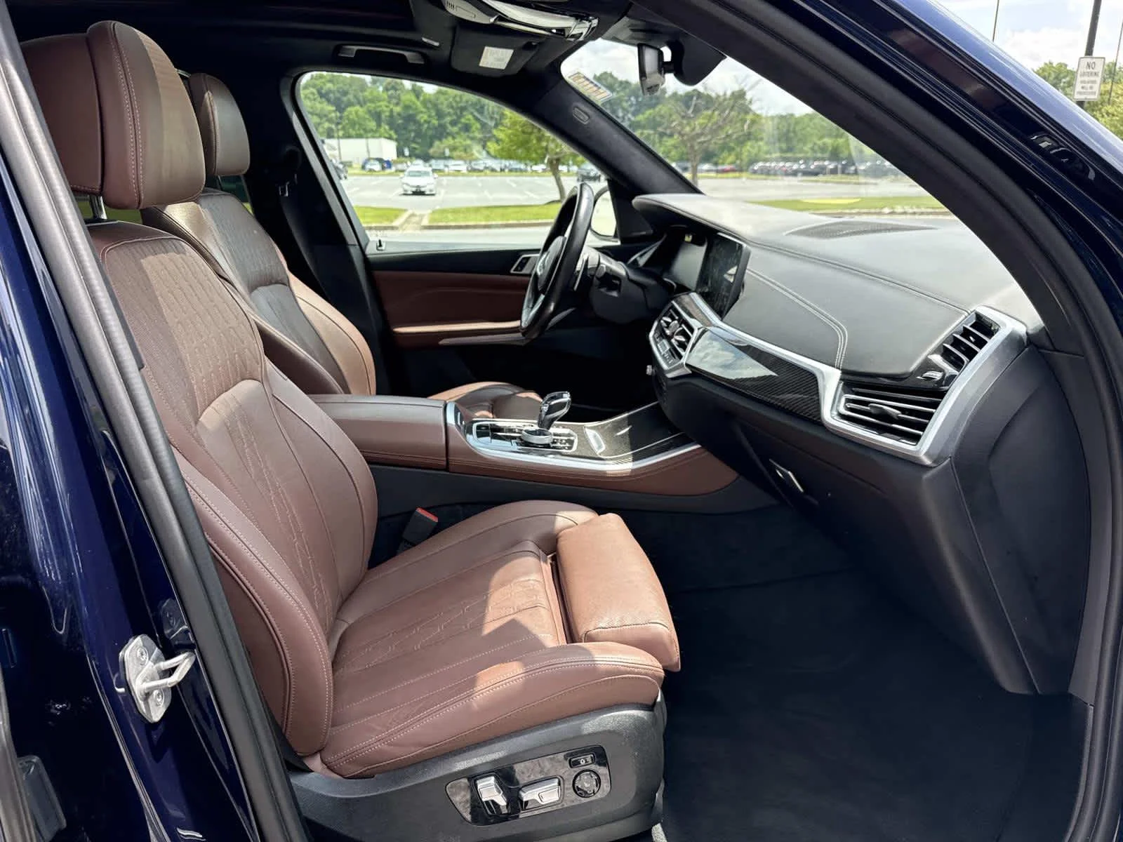 Used 2022 Tanzanite Blue II Metallic BMW M50i image 28