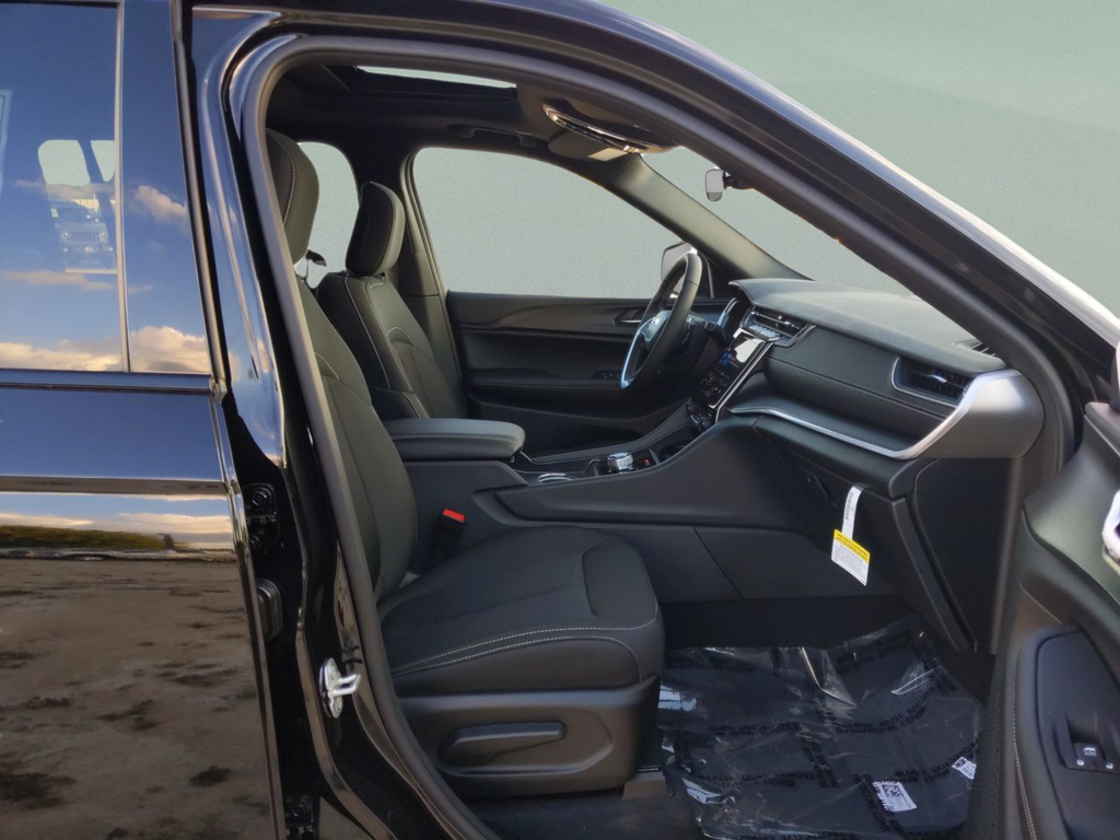 2025 Jeep Grand Cherokee L Laredo - Photo 34