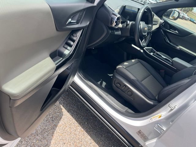 Used 2025 Summit White Chevrolet LT image 19