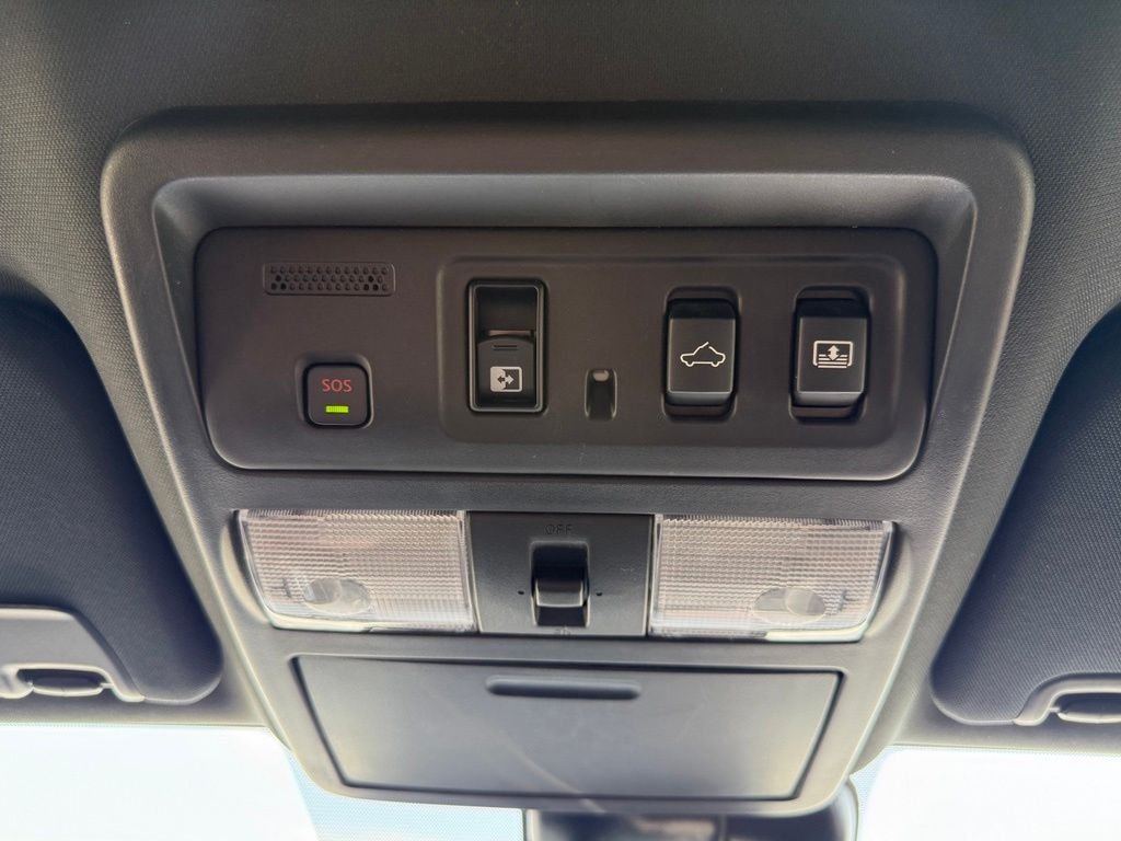 Used 2020 White Nissan PRO-4X image 16
