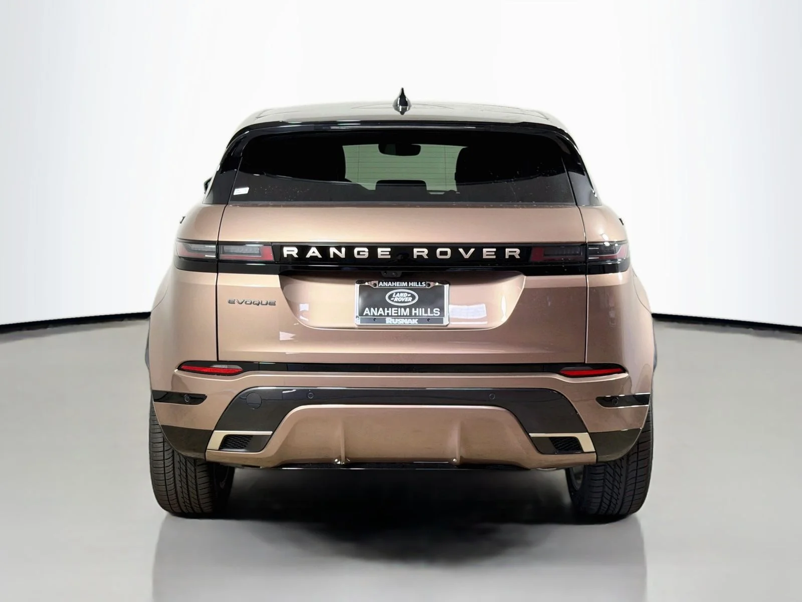 New 2026 Corinthian Bron Land Rover Hoxton Edition image 4