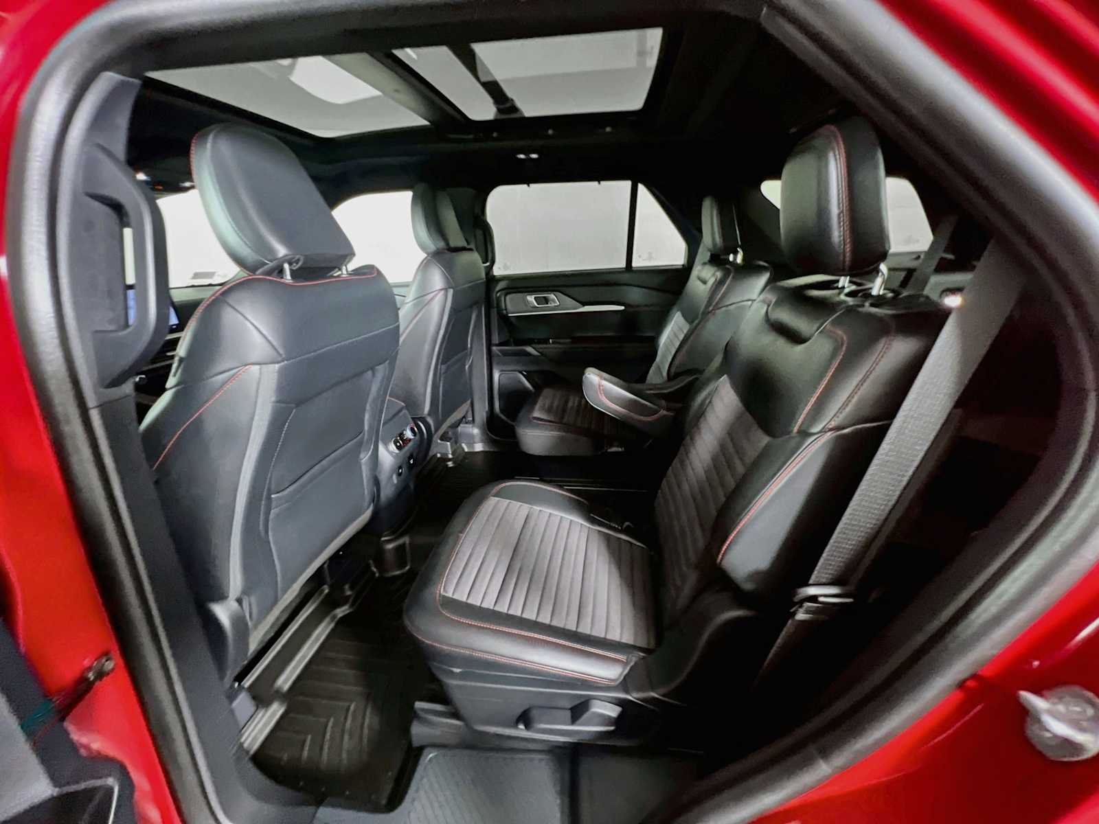 Used 2025 Rapid Red Metallic Tinted Clearcoat Ford ST-Line image 26