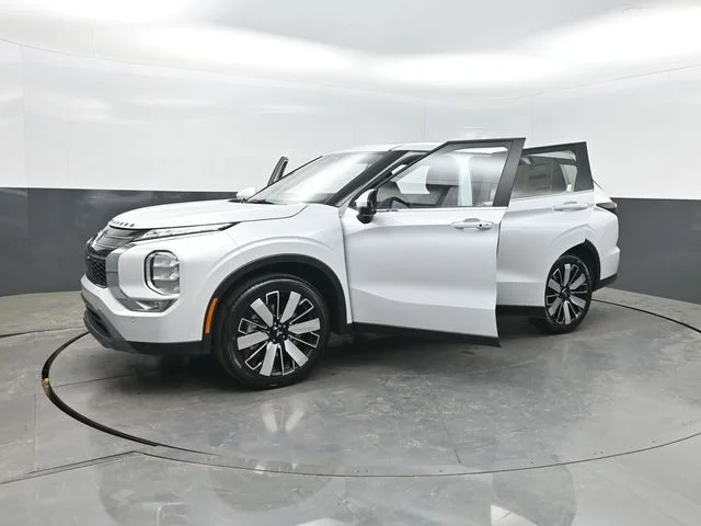 New 2026 White Mitsubishi SE image 36