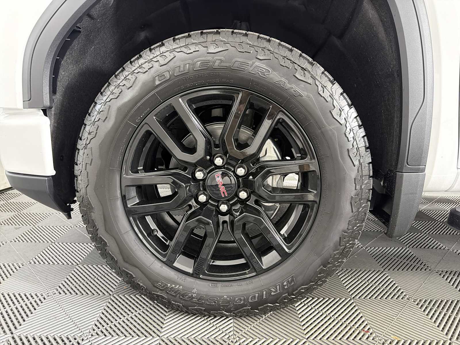 New 2026 Summit White GMC Elevation image 9