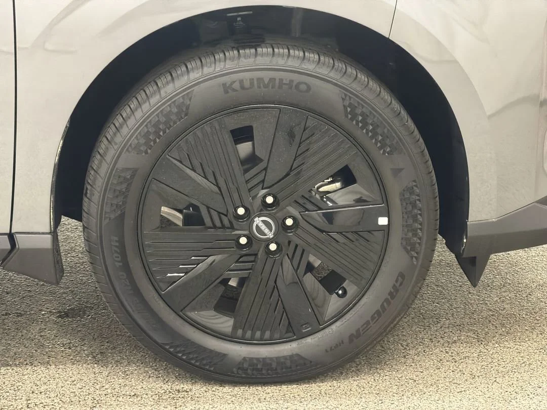 2025 Nissan Murano SV - Photo 10