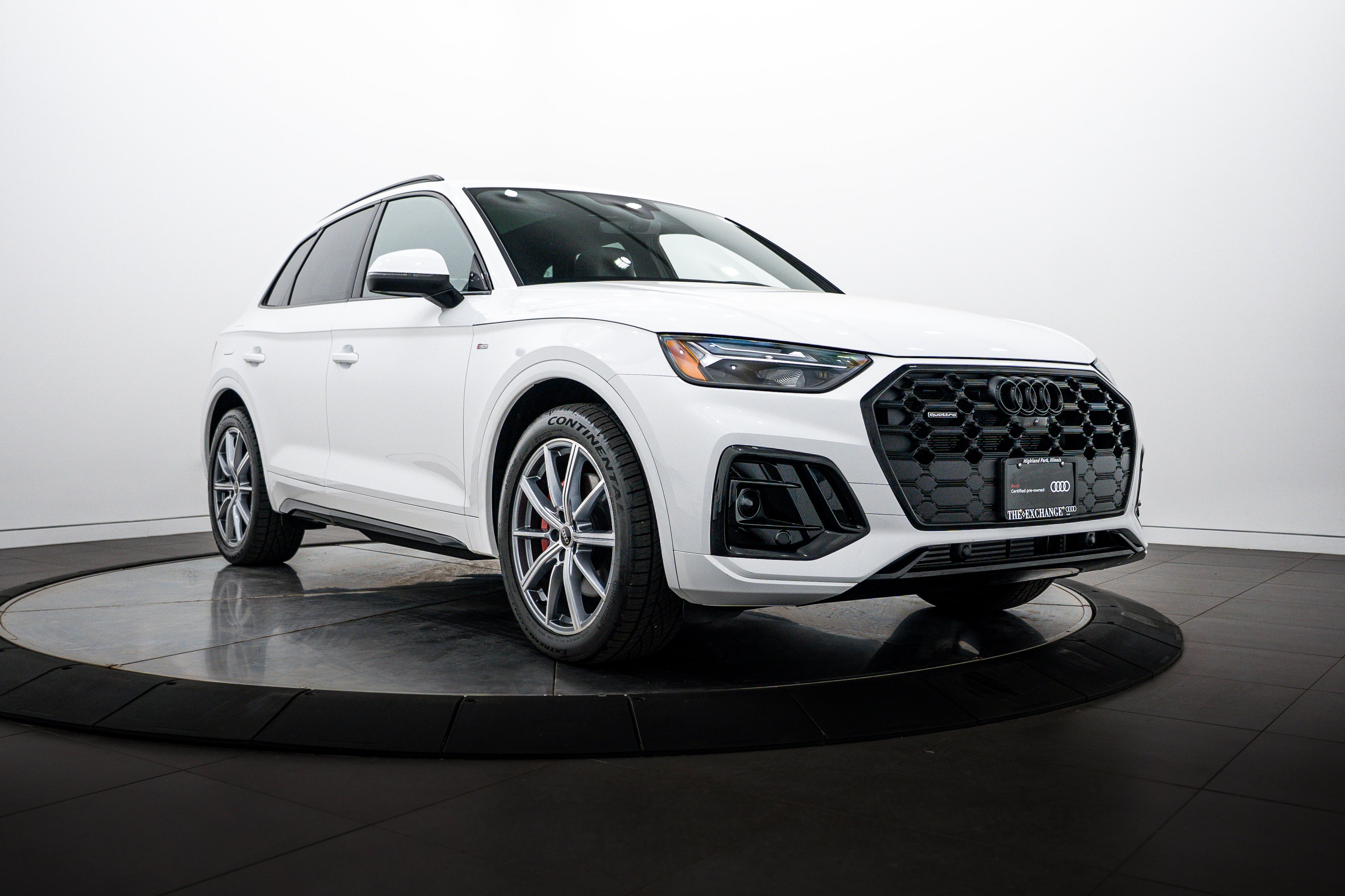 2025 Audi Q5 55 e Premium Plus's photo