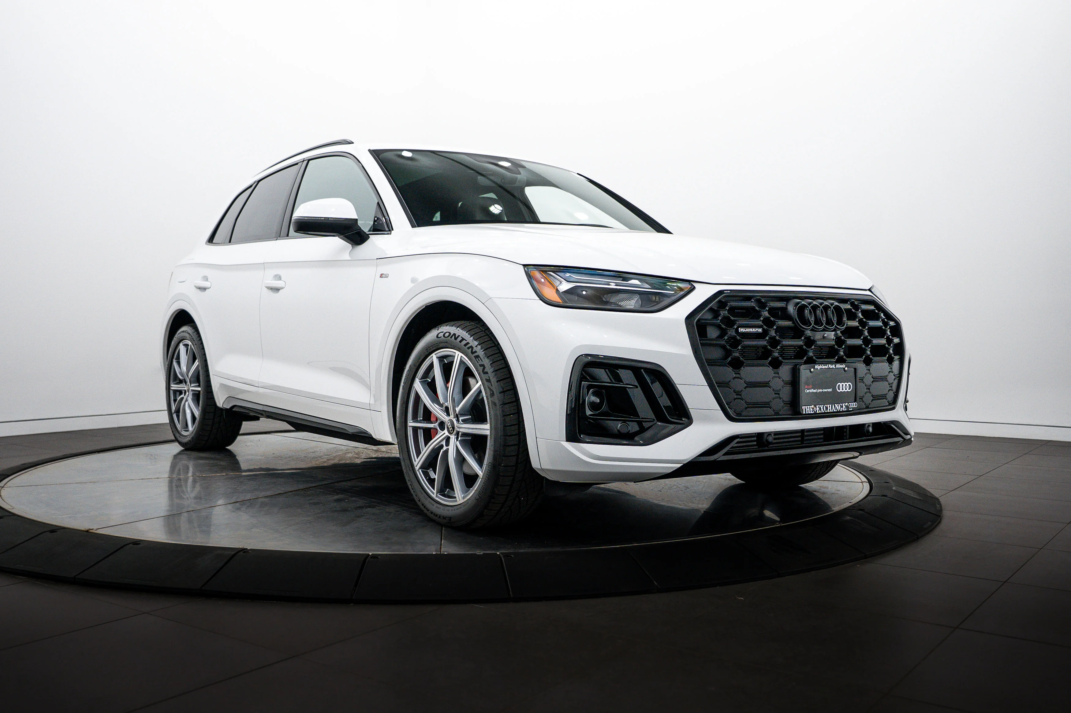 2025 Audi Q5 55 e Premium Plus's photo