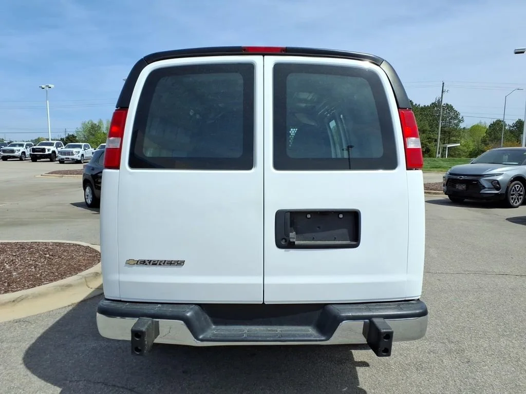 Used 2024 Summit White Chevrolet WT image 4