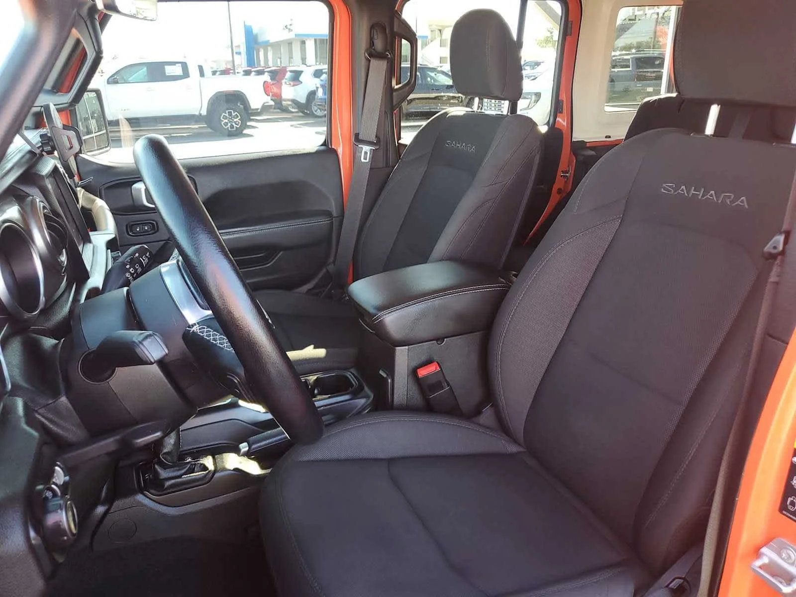 Used 2020  Jeep Sahara image 15
