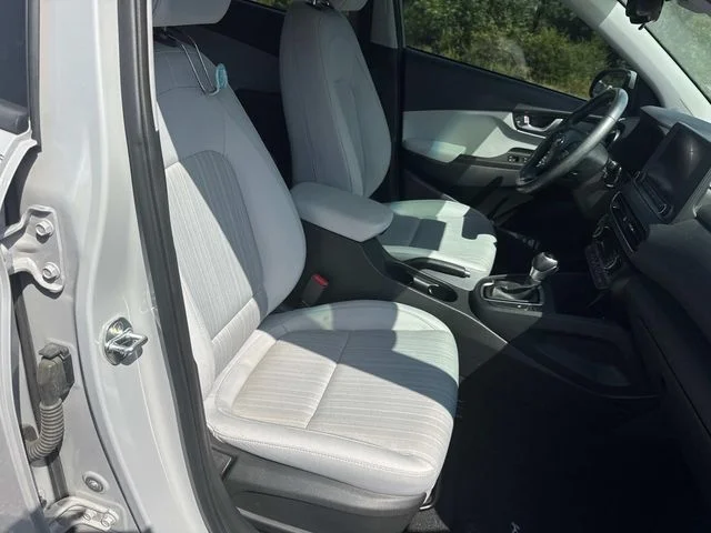 Used 2022 Silver Hyundai SEL image 24