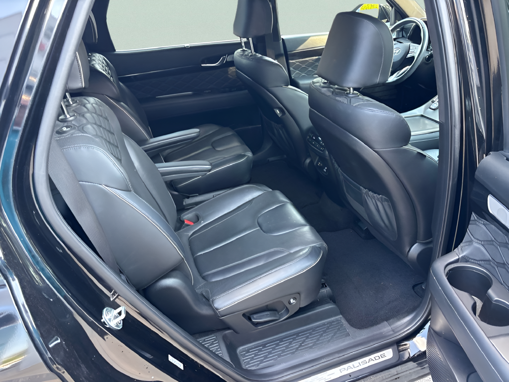Used 2023 White GMC Denali image 51