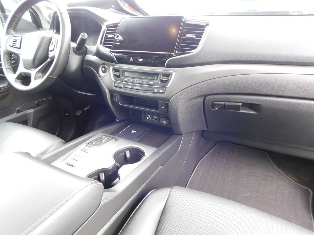 Used 2025 White Honda RTL image 25