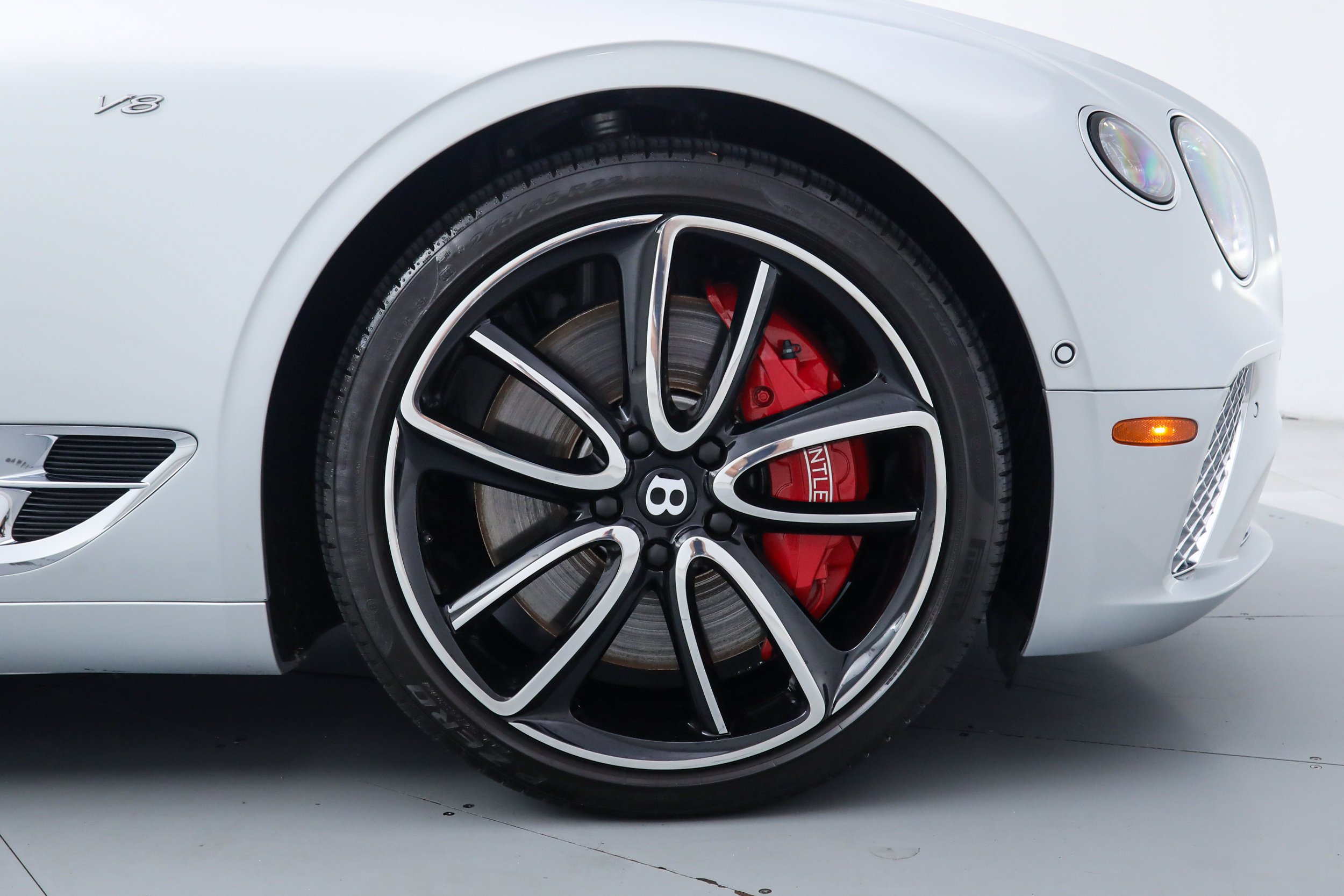 Used 2022 Silver Bentley  image 36