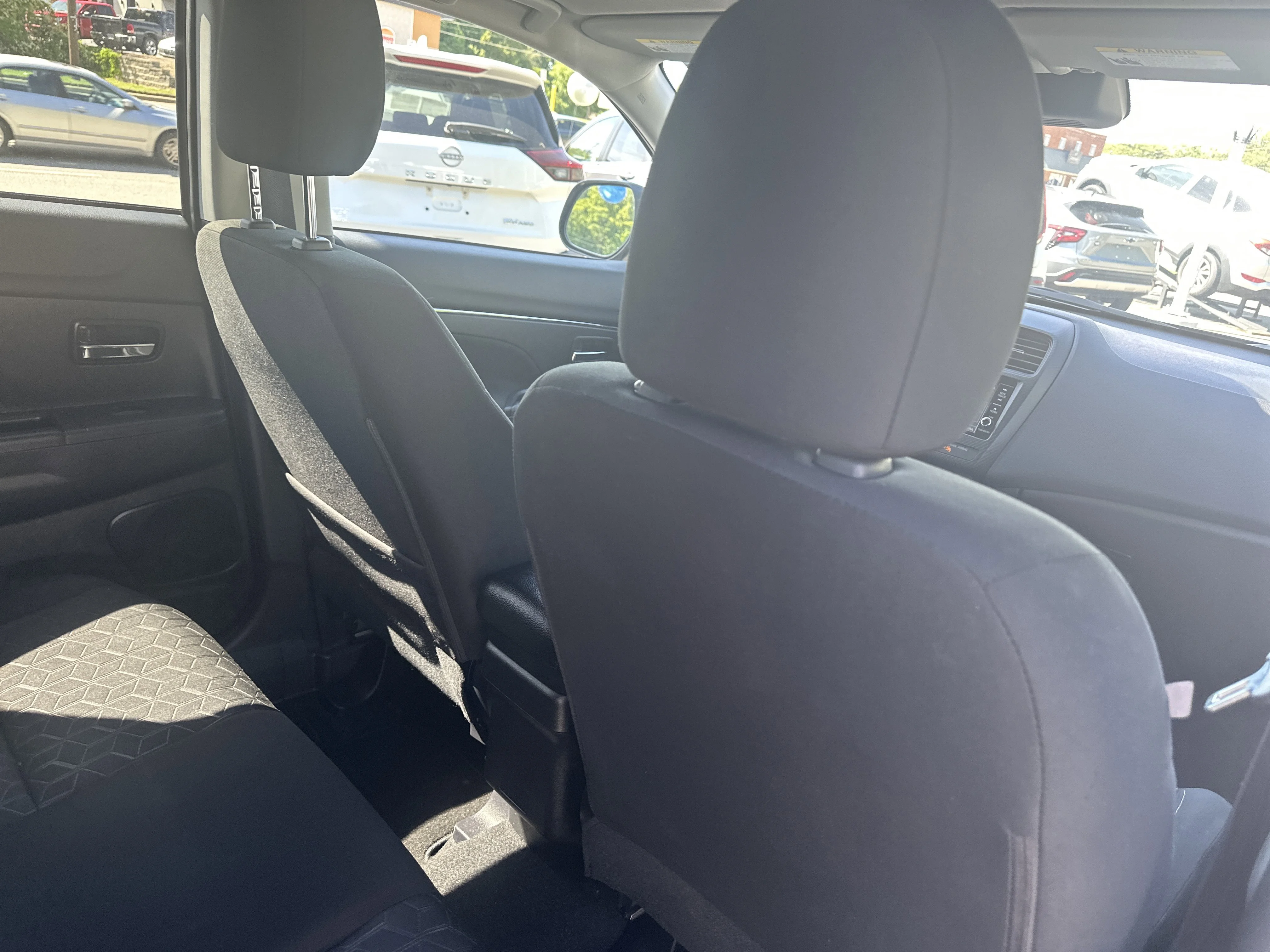 Used 2025  Mitsubishi ES image 23