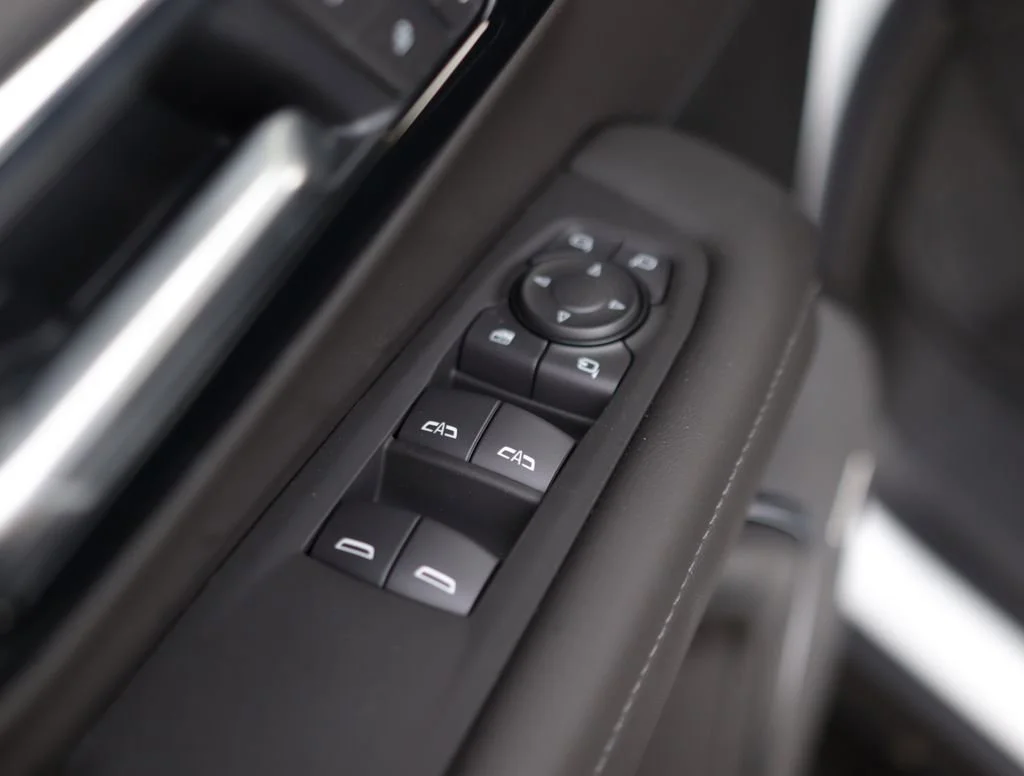 2026 Chevrolet Suburban LT - Photo 26