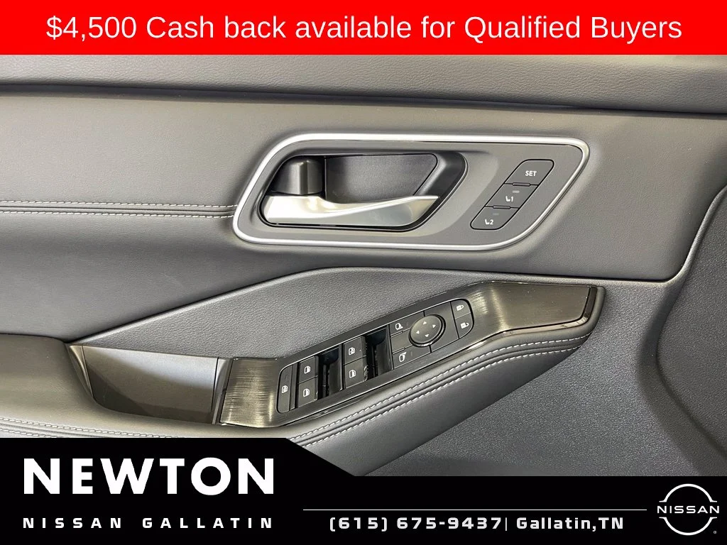 New 2026 Champagne Silver Metallic / Super Black Two-tone Nissan Platinum image 45