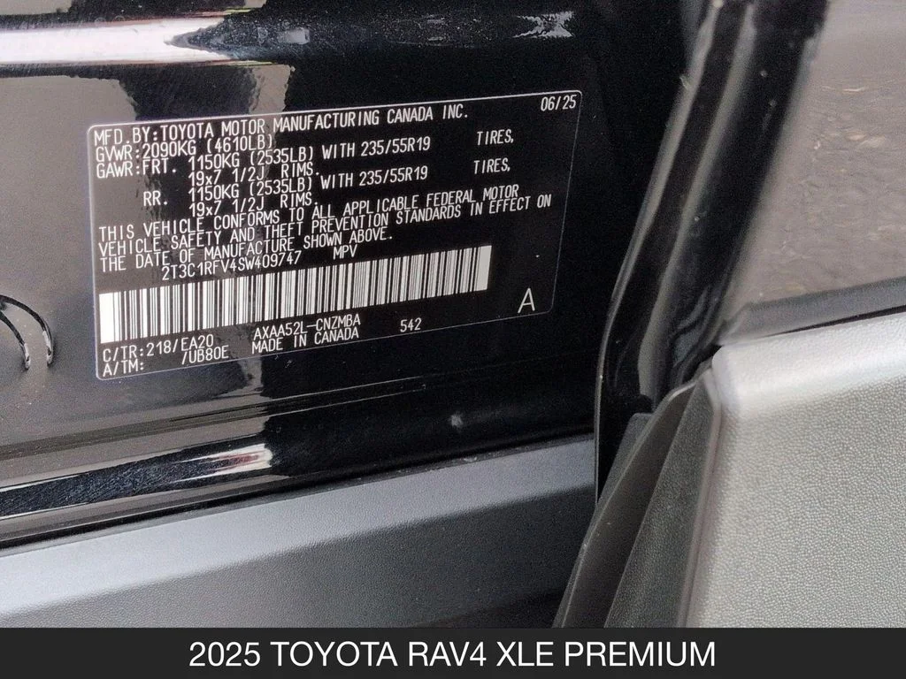 Used 2025 Black Toyota XLE Premium image 27