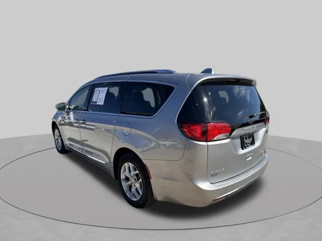 Used 2020 Silver Chrysler Limited image 5