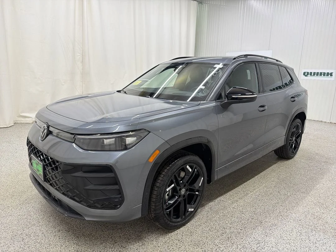 New 2026 Platinum Gray Metallic Volkswagen SE R-Line Black image 4